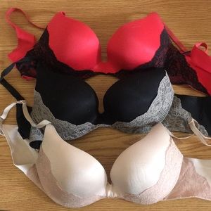 Bundle of Victoria’s Secret bras